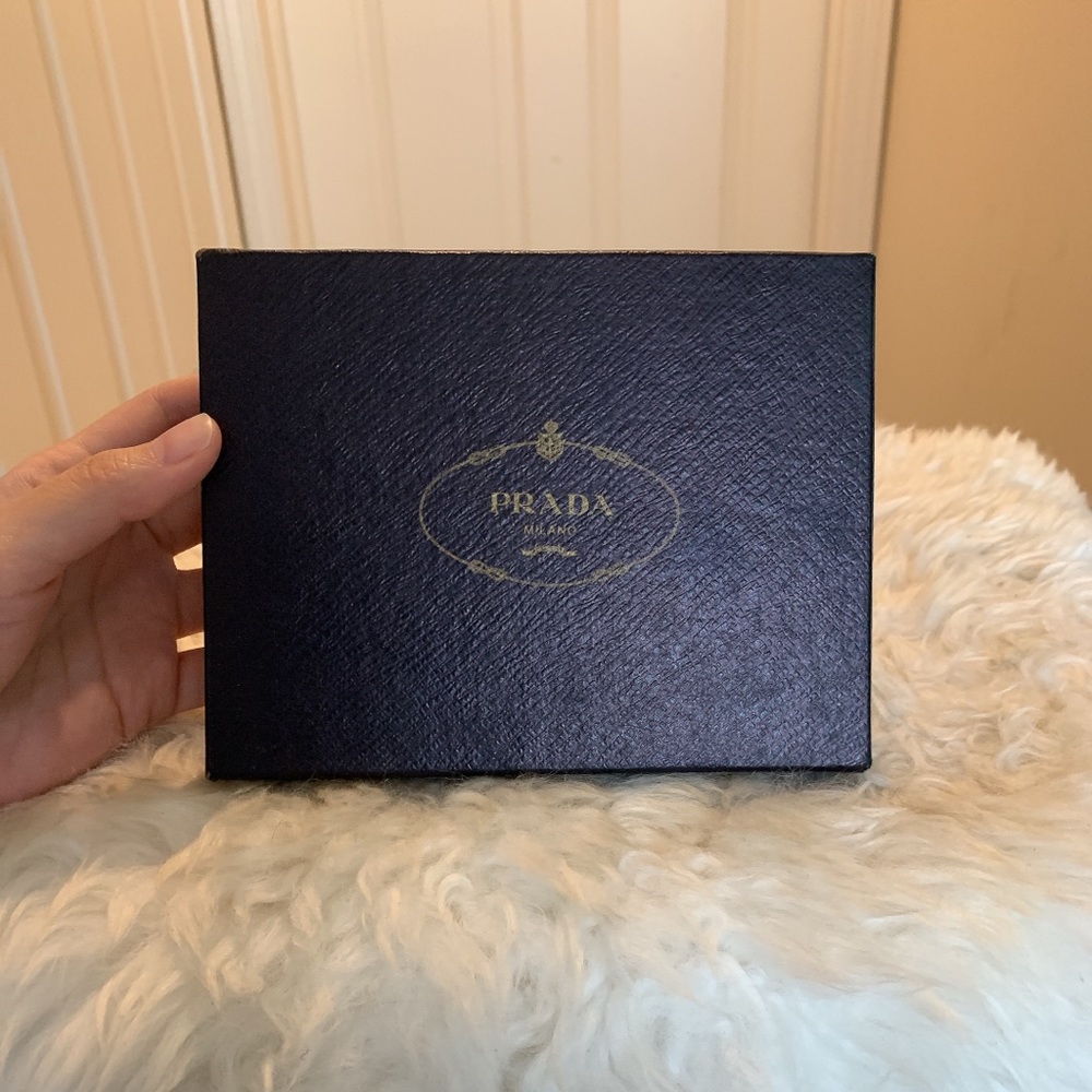 🚫SOLD🚫NIB red Prada trifold wallet - Picture 7 of 8